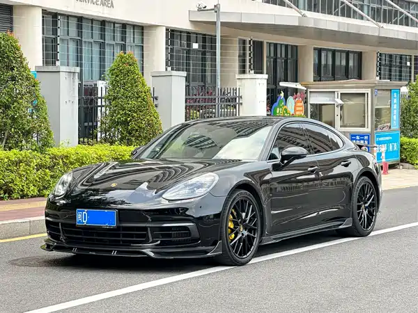 Porsche Panamera 2021