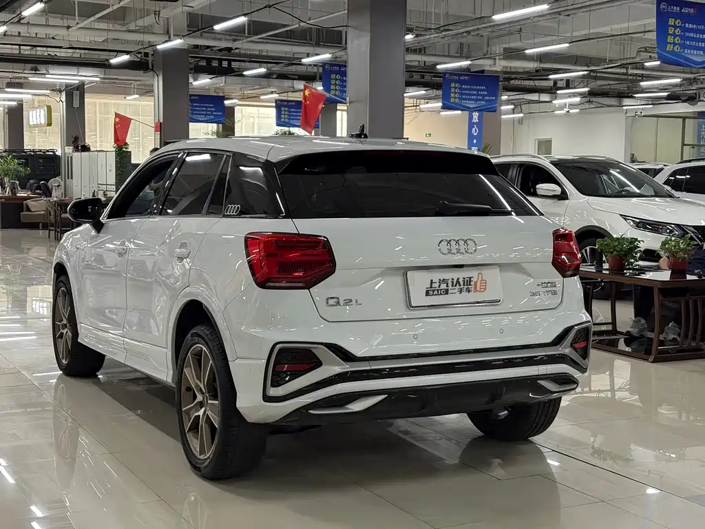 Audi Q2L 2023 — фото 9