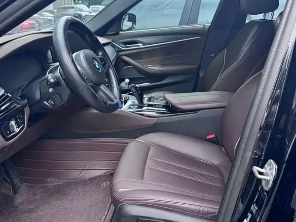 BMW 5 Series 2021