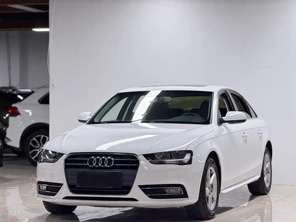 Audi A4L 2015 — фото 1