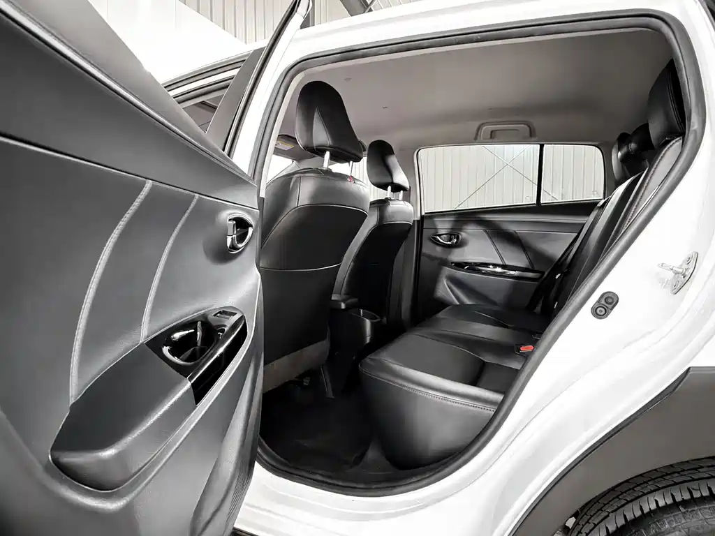 Toyota Yaris L 2022 — фото 16