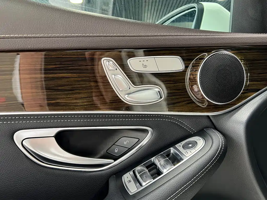 Mercedes-Benz GLC 2016 — фото 18