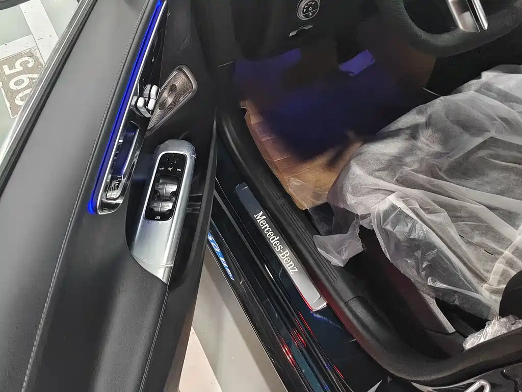 Mercedes-Benz C-Class 2025
