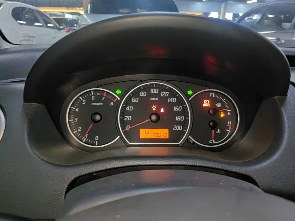 Suzuki Swift 2015 — фото 12