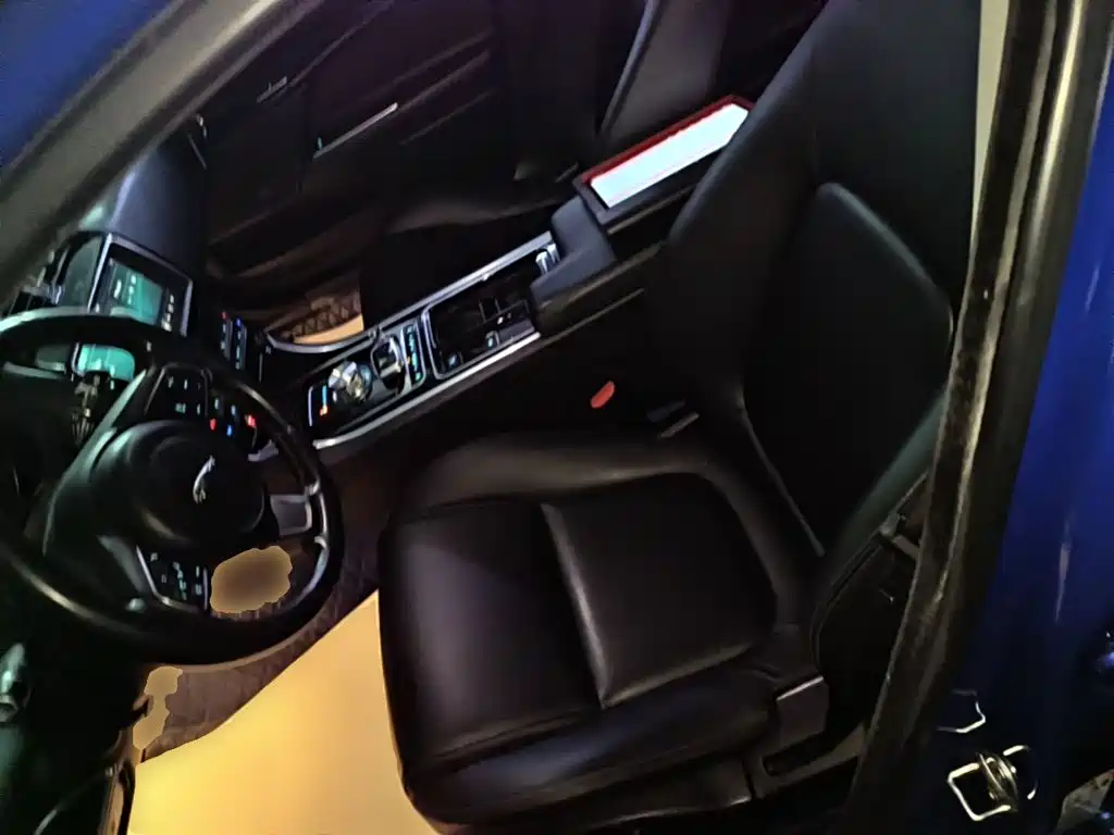 Jaguar XEL 2019 — фото 11
