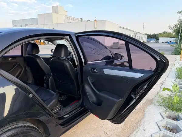 Volkswagen Sagitar 2016