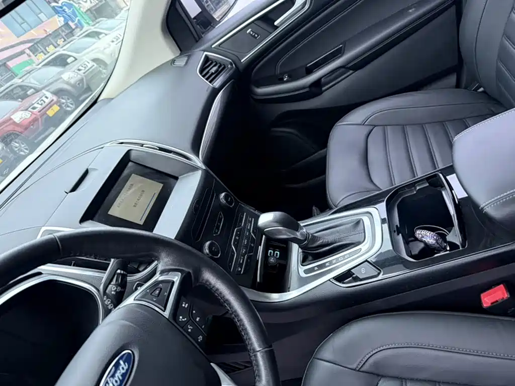 Ford Edge 2017 — фото 19