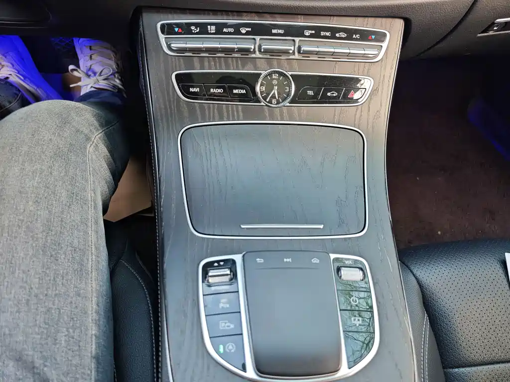 Mercedes-Benz E-Class 2020 — фото 19