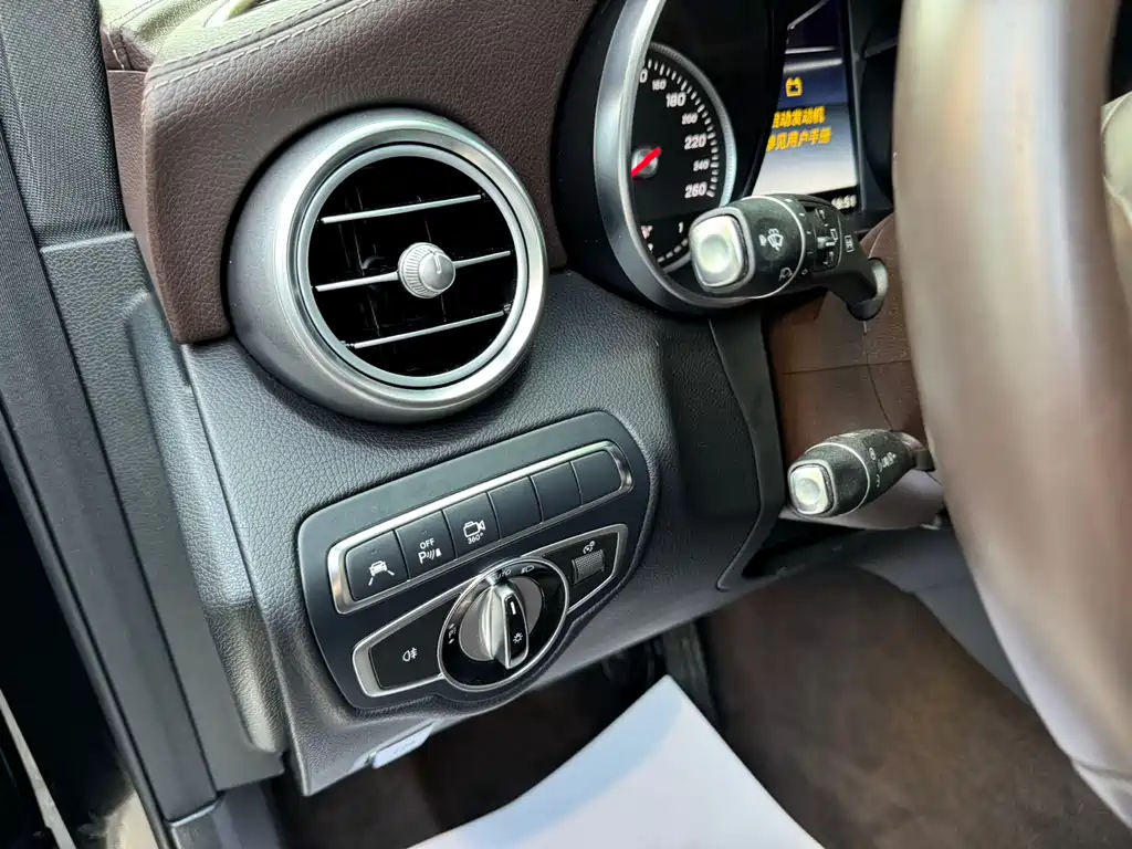 Mercedes-Benz GLC 2018 — фото 10