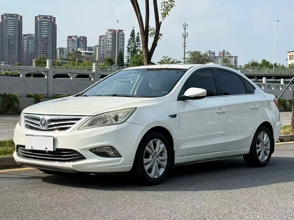 Changan Eado 2014 — фото 1