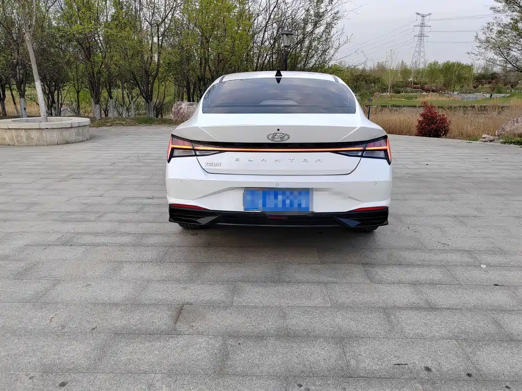 Hyundai Elantra 2023 — фото 4