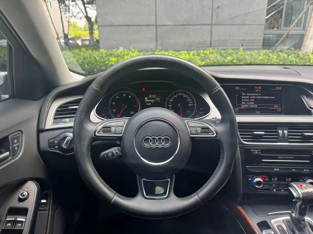 Audi A4L 2012 — фото 16