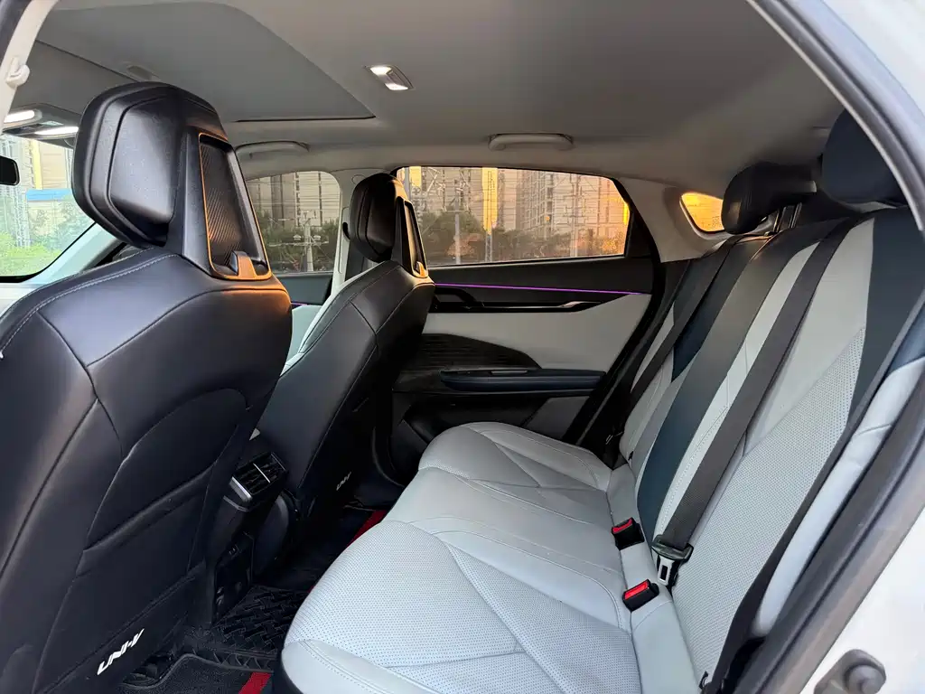 Changan UNI-V Smart Electric Idd 2023 — фото 11