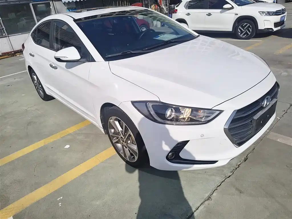 Hyundai Elantra 2017 — фото 22