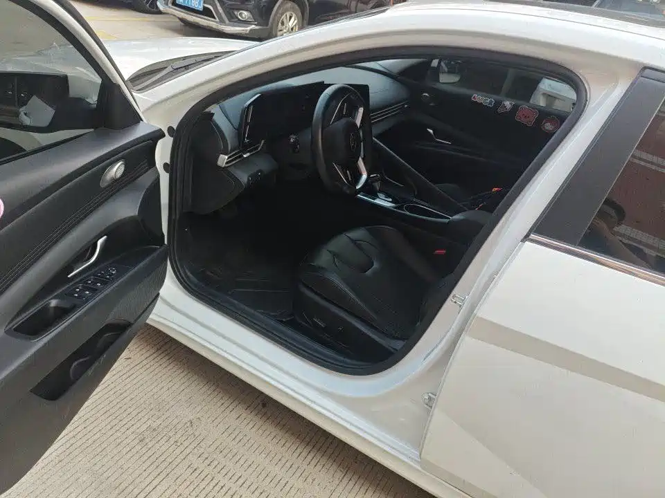 Hyundai Elantra 2023