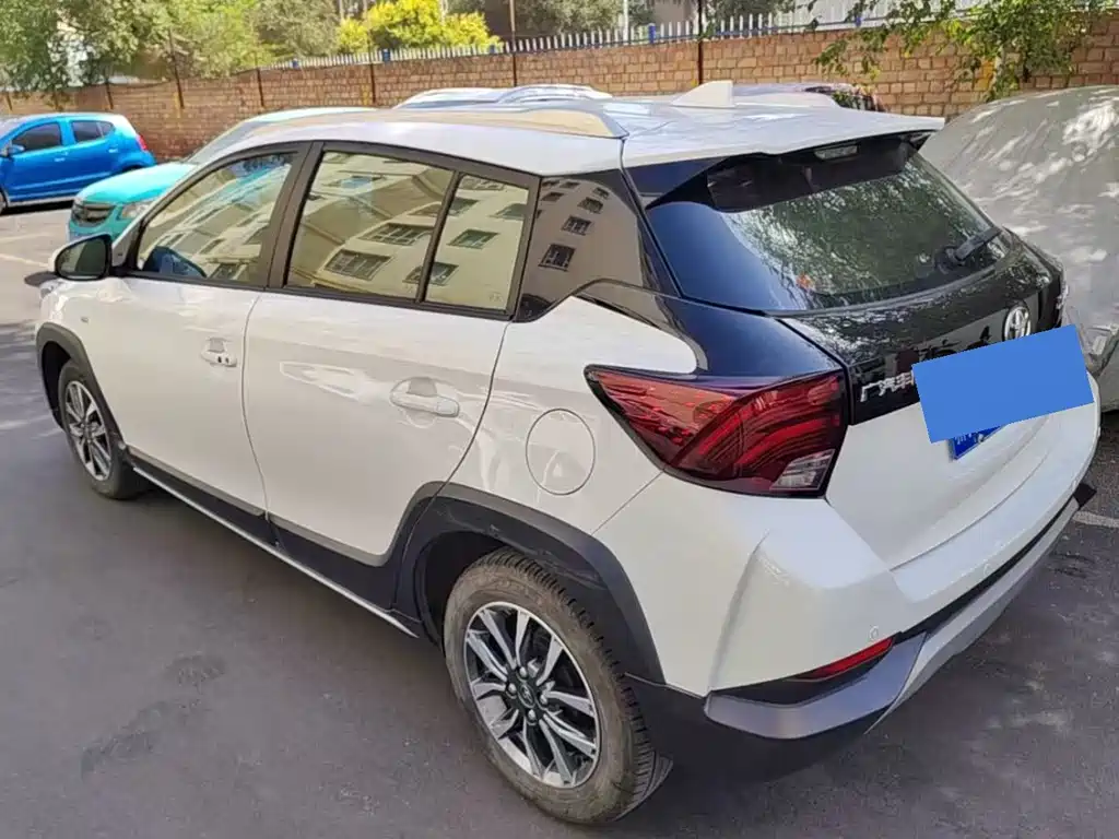 Toyota Yaris L 2023