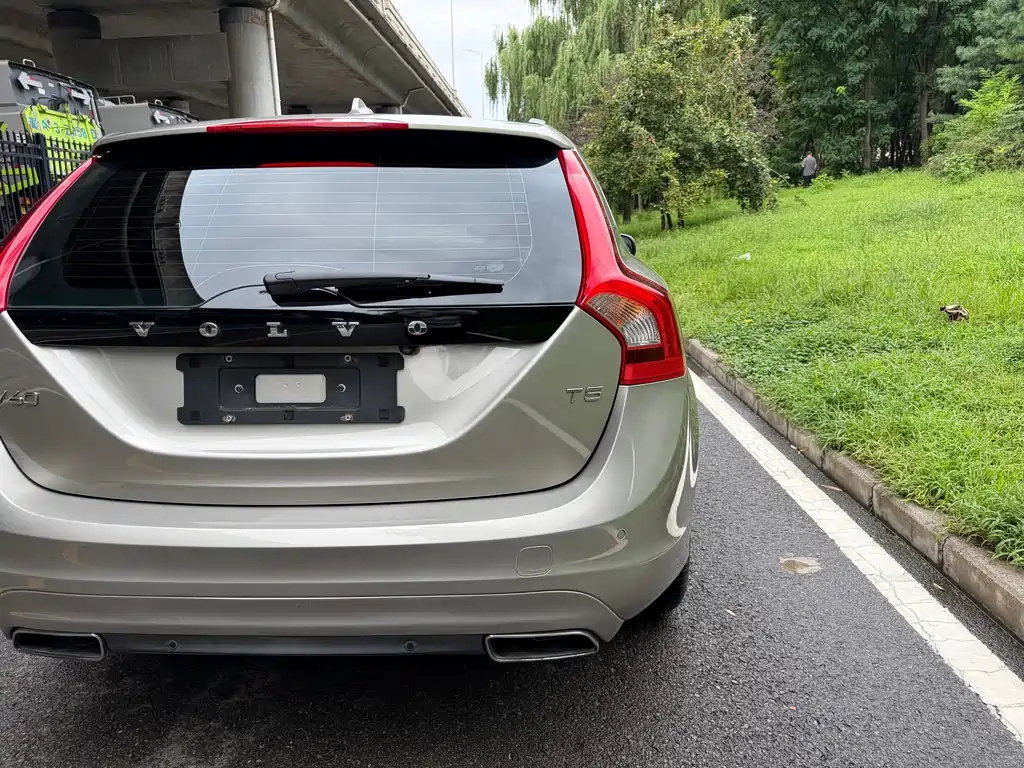 Volvo V60 2016 — фото 15