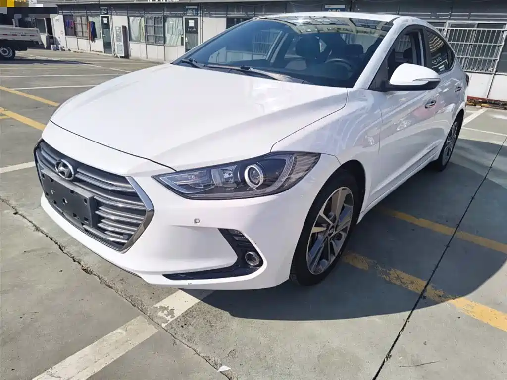 Hyundai Elantra 2017 — фото 2