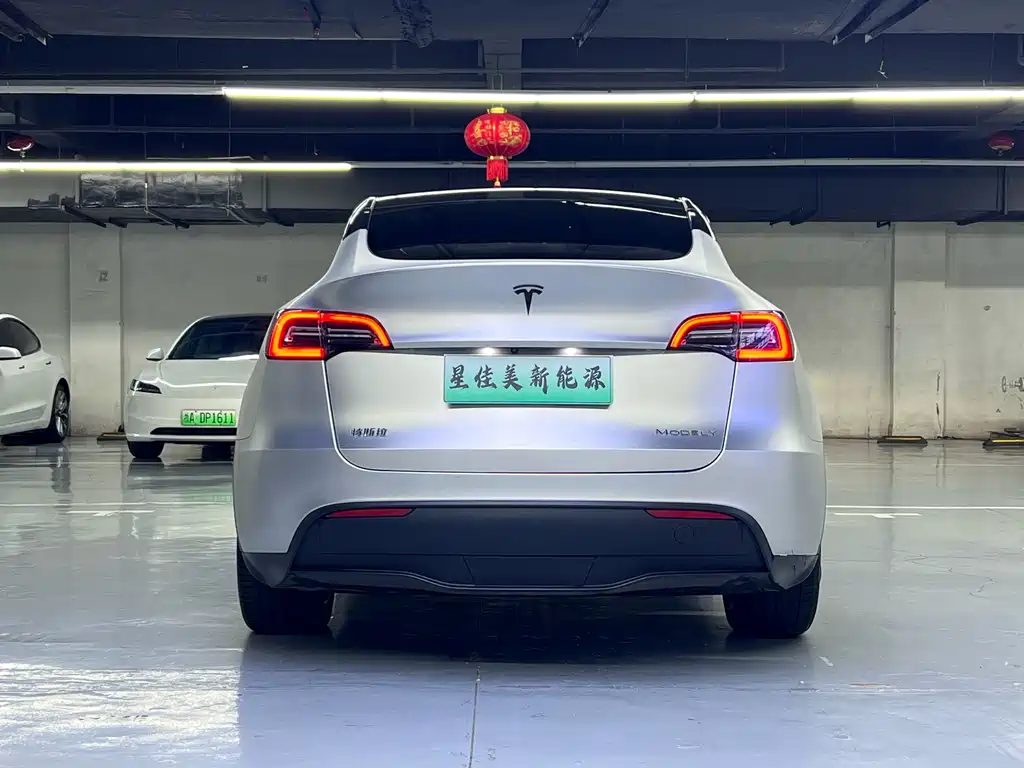 Tesla Model Y 2023 — фото 10