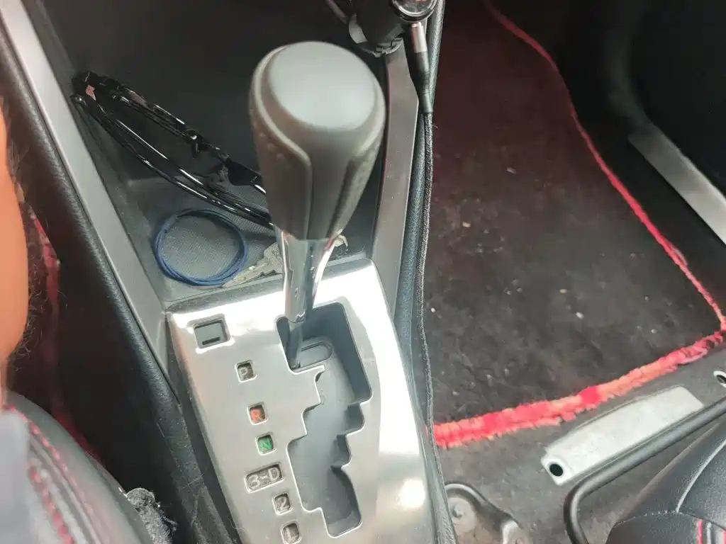 Toyota Yaris L 2015 — фото 10