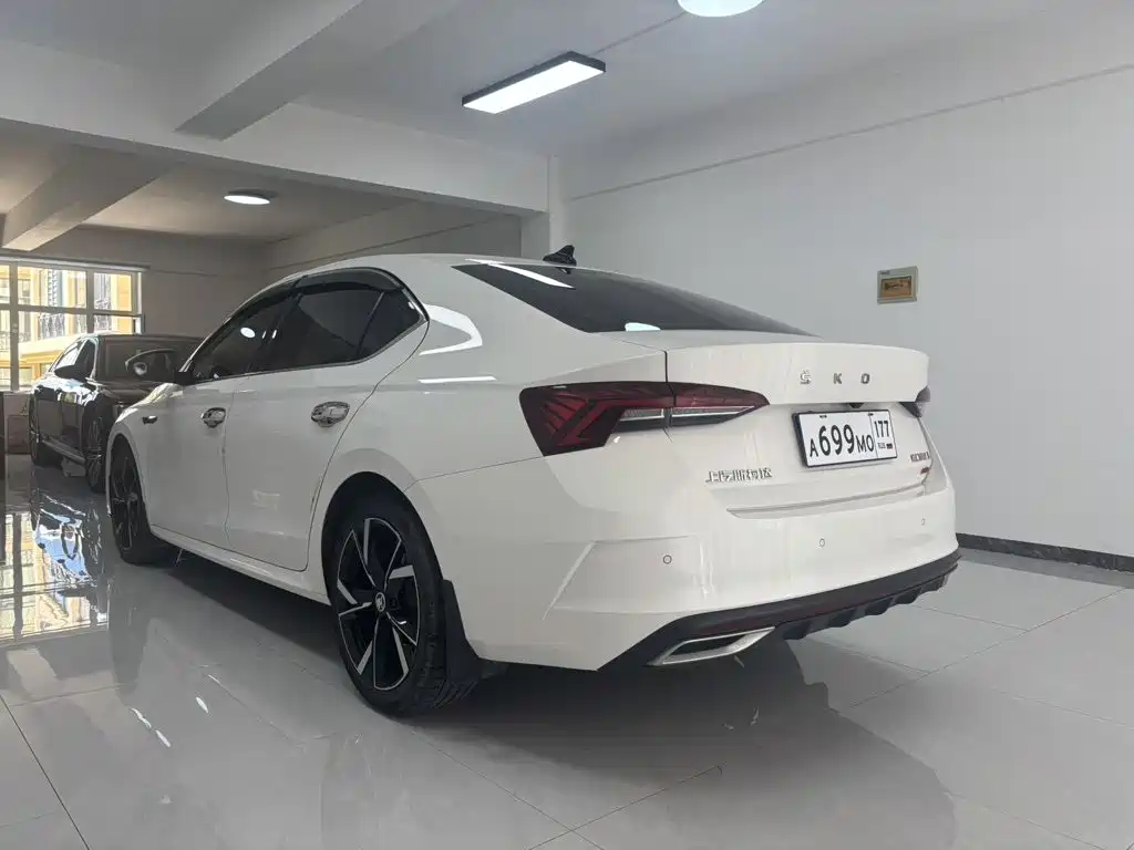 Skoda Octavia 2022 — фото 17