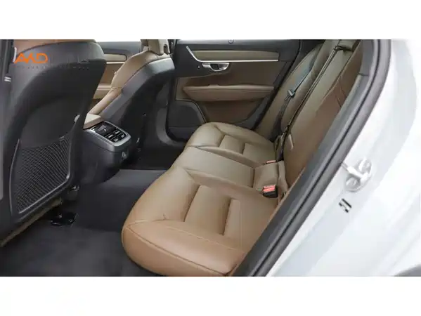 Volvo V90 2024