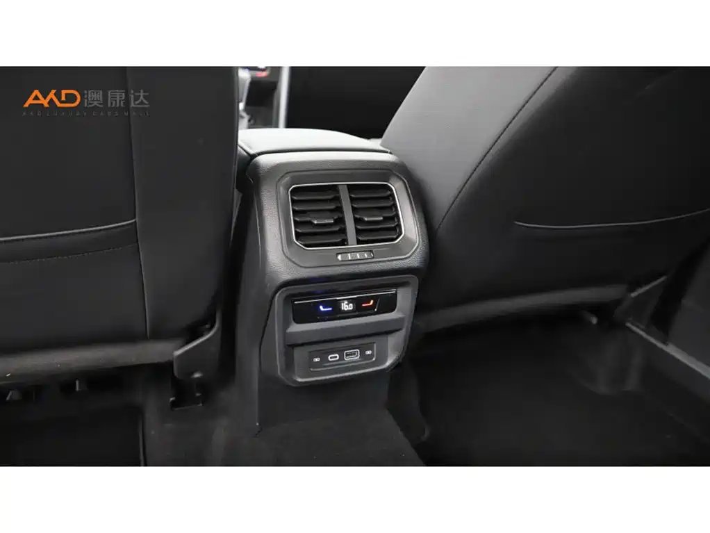 Volkswagen Tiguan L 2023 — фото 9