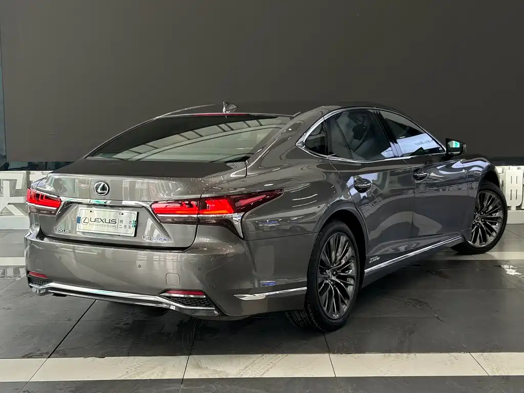 Lexus LS 2018 — фото 28