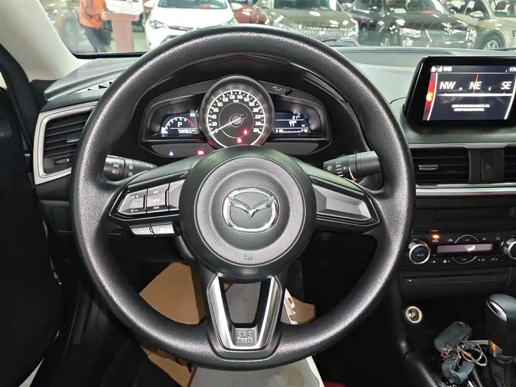 Mazda 3 Axela 2018 — фото 11