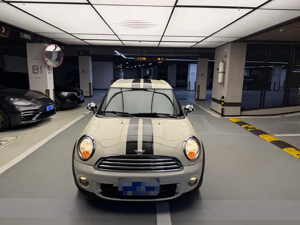 MINI Clubman 2011