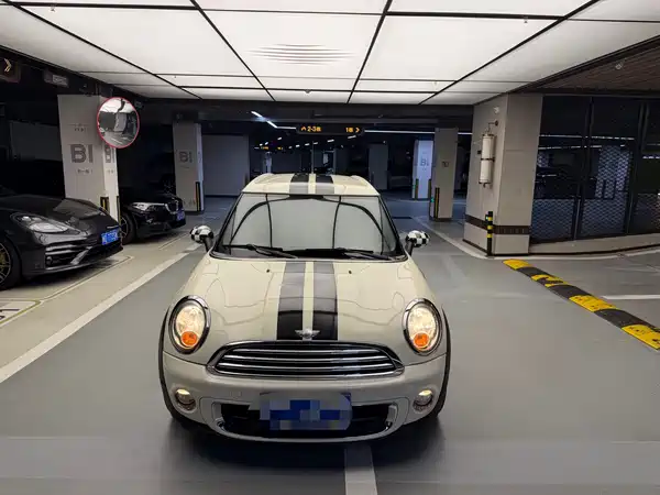 MINI Clubman 2011