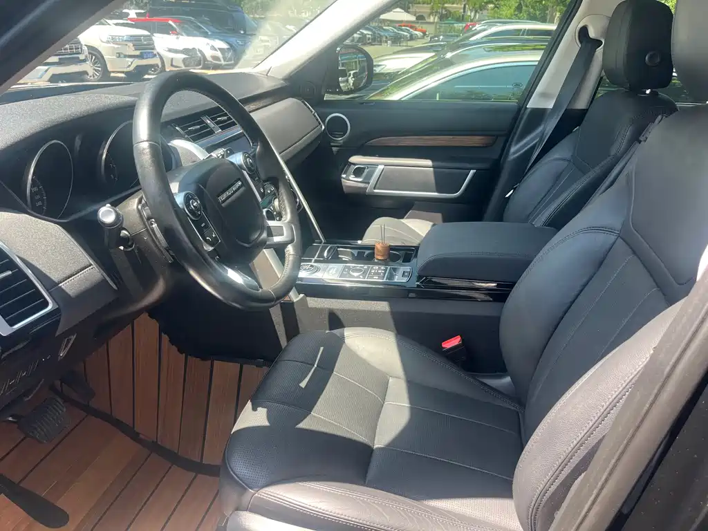 Land Rover Discovery 2018 — фото 15