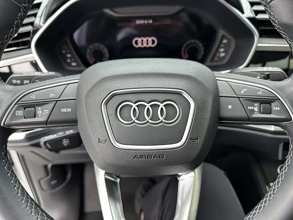 Audi Q3 2023 — фото 14