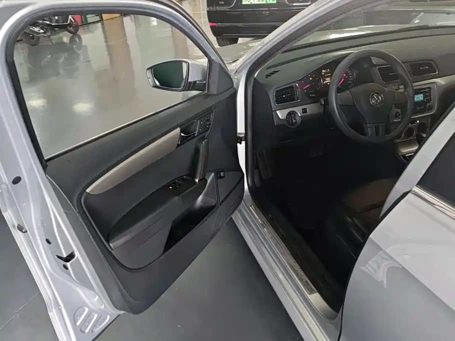 Volkswagen Lavida 2014