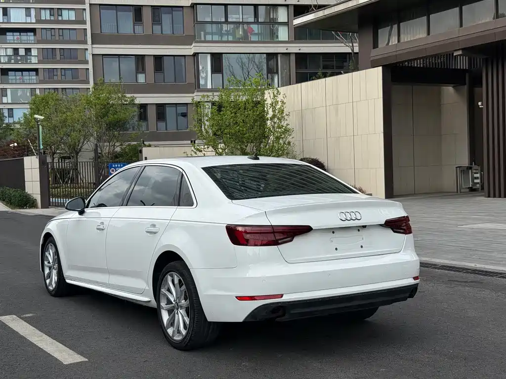 Audi A4L 2018