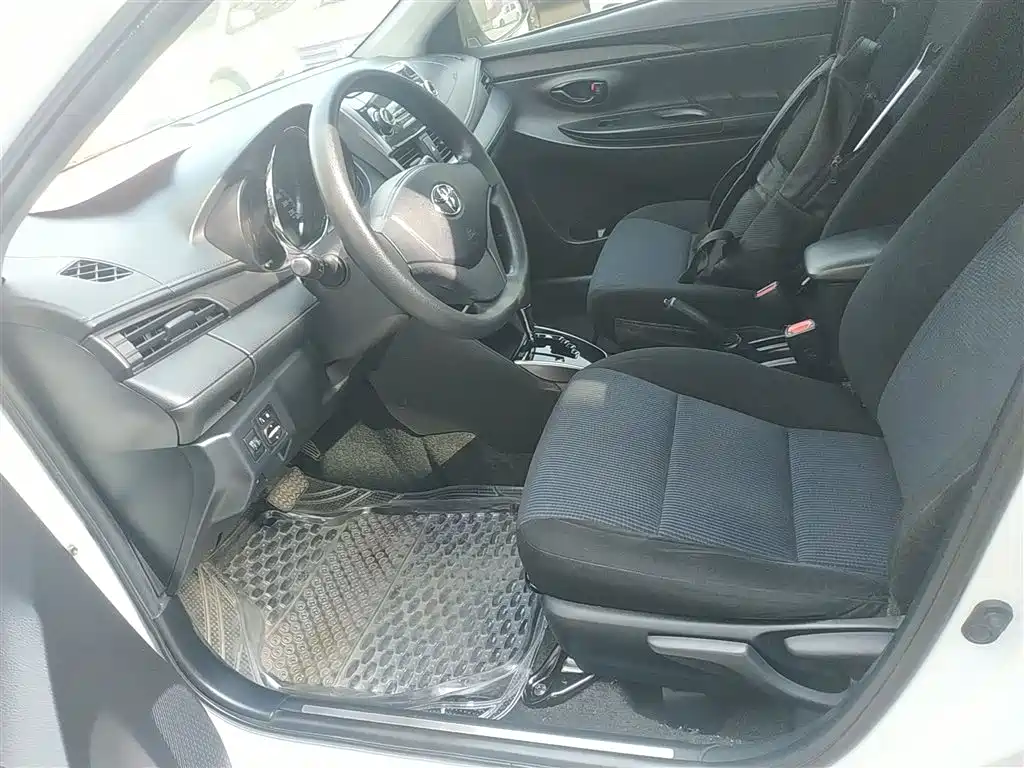 Toyota Yaris L 2018 — фото 15