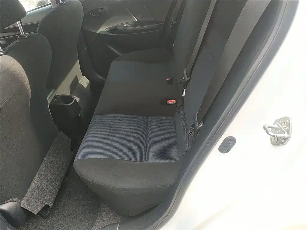 Toyota Yaris L 2018 — фото 17