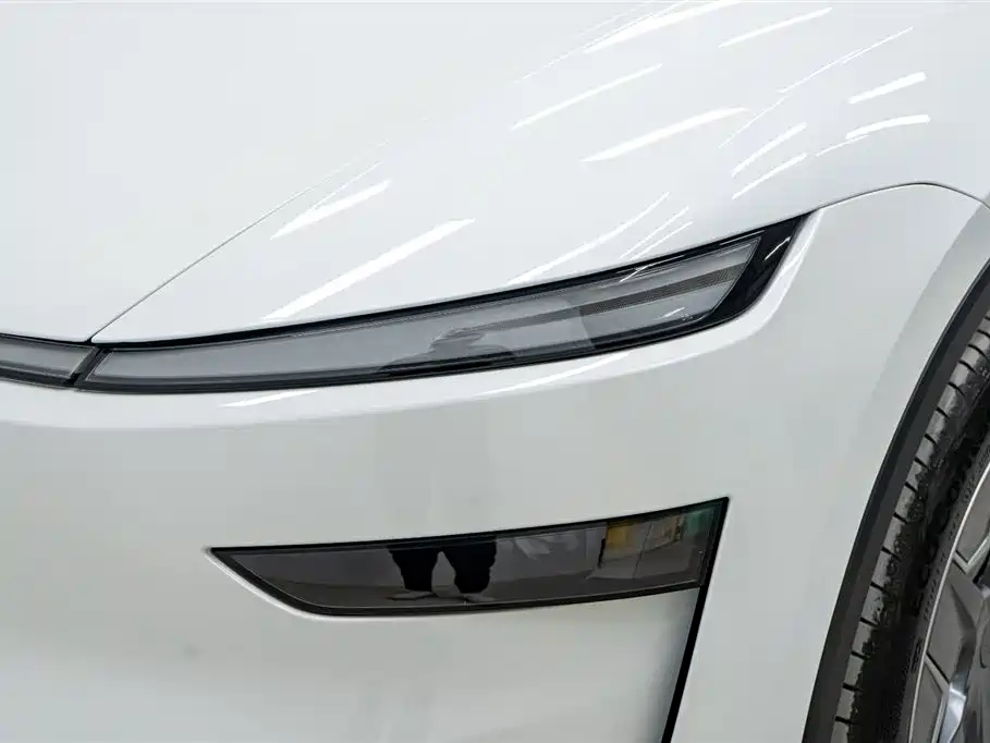 Tesla Model Y L 2025 — фото 9
