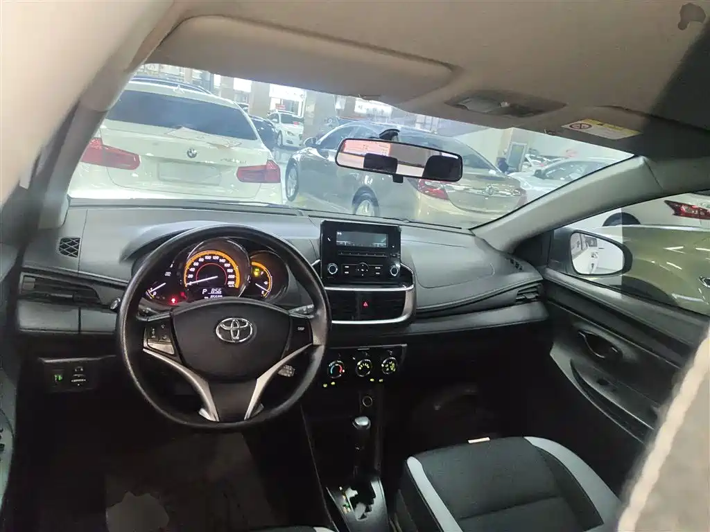 Toyota Yaris L 2023 — фото 10