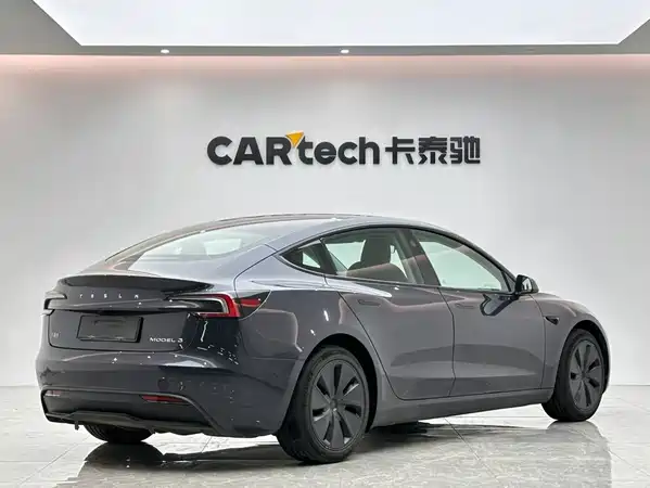 Tesla Model 3 2024