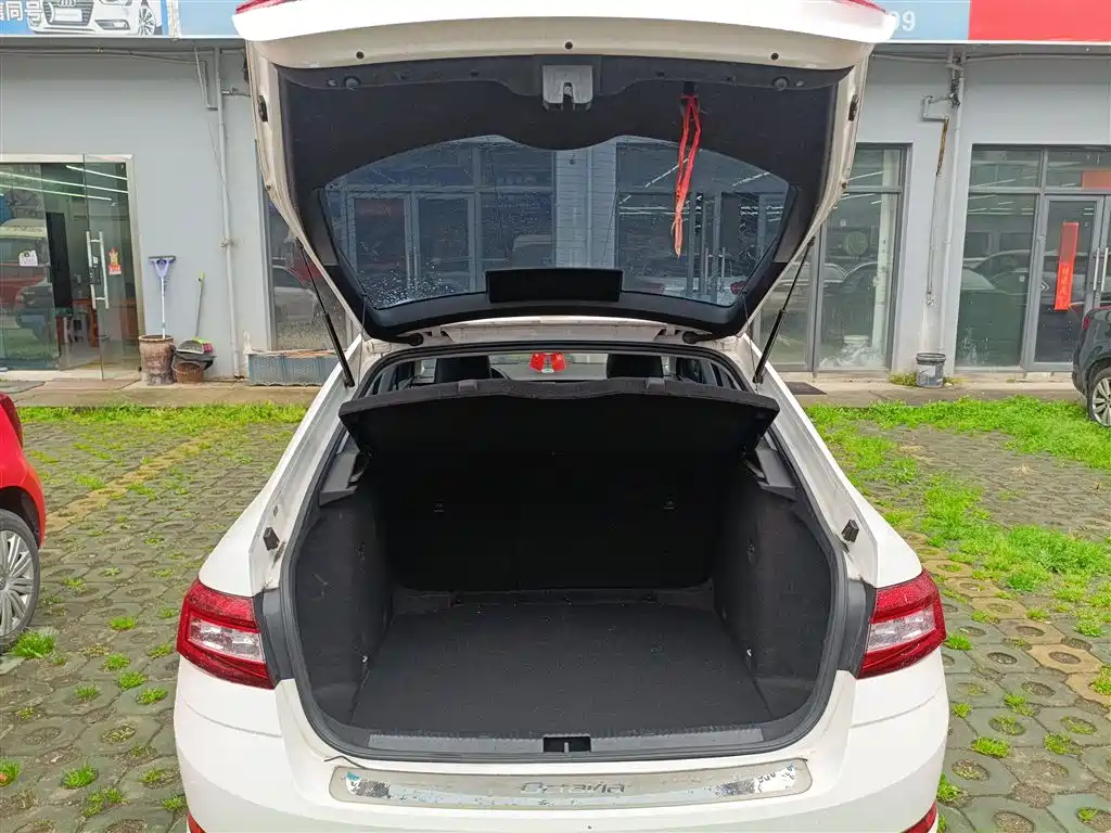 Skoda Octavia 2021 — фото 19