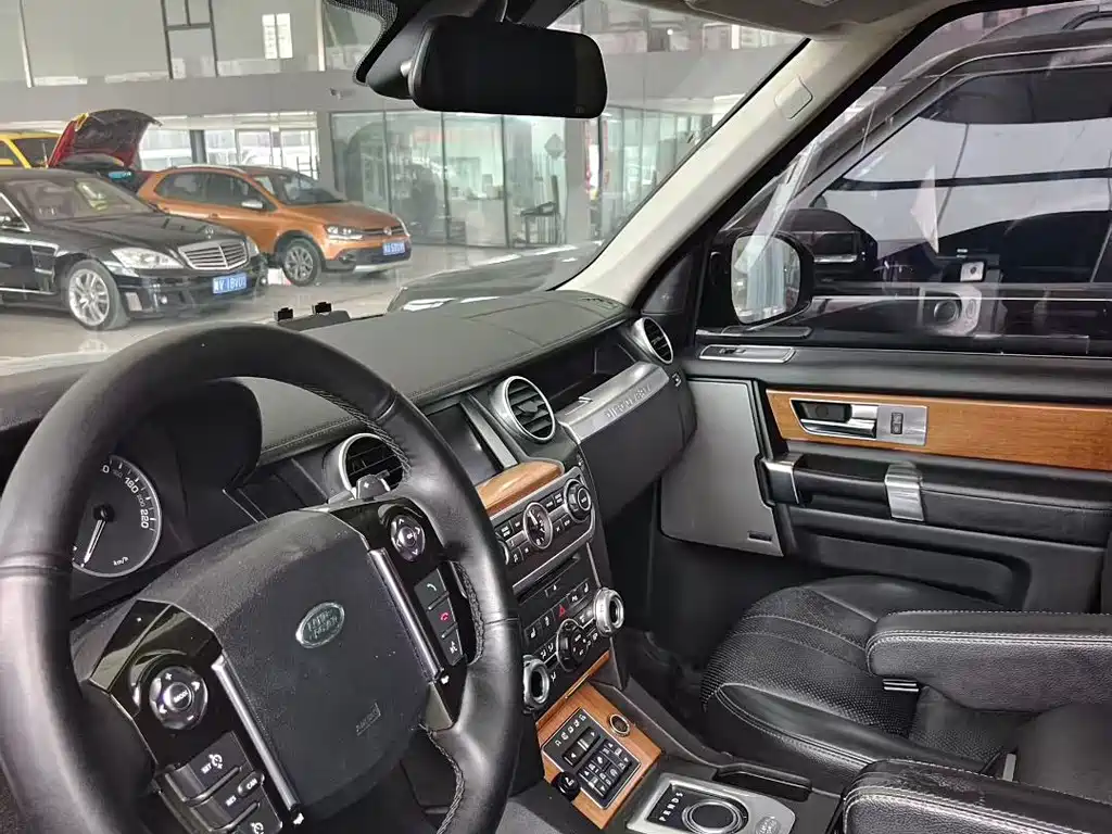 Land Rover Discovery 2016 — фото 4