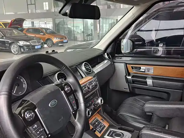 Land Rover Discovery 2016