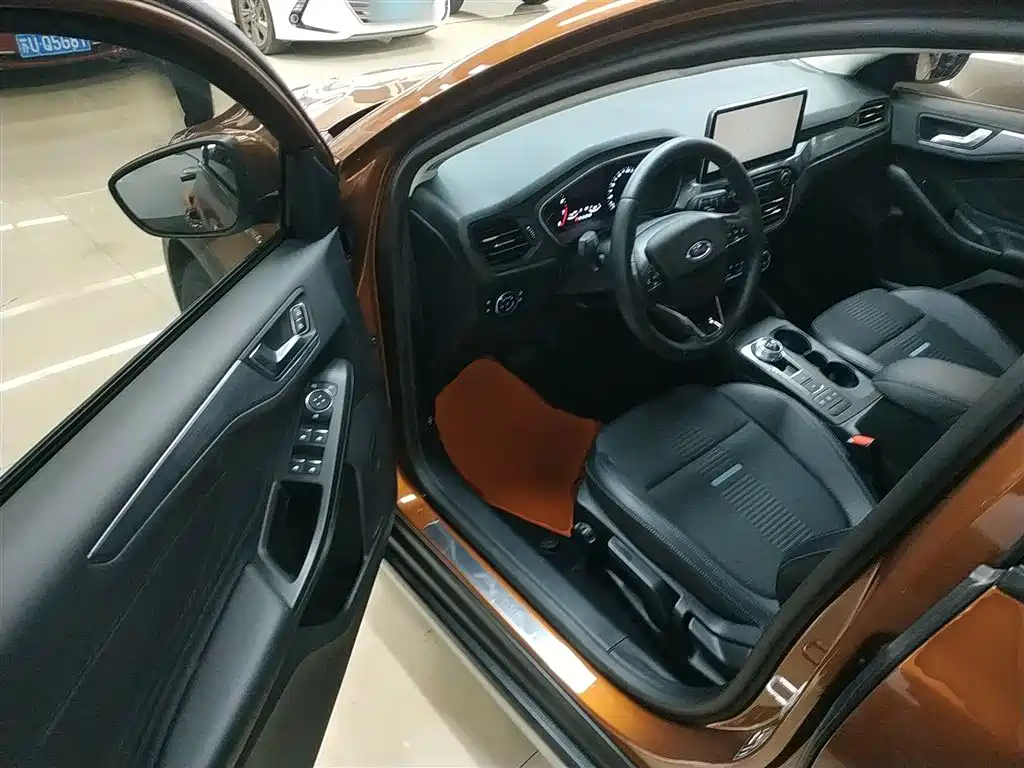 Ford Focus Active 2020 — фото 16