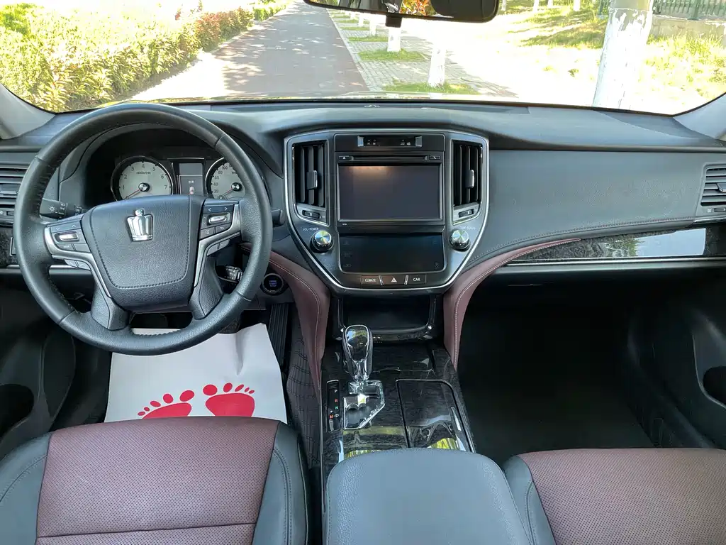 Toyota Crown 2019 — фото 10