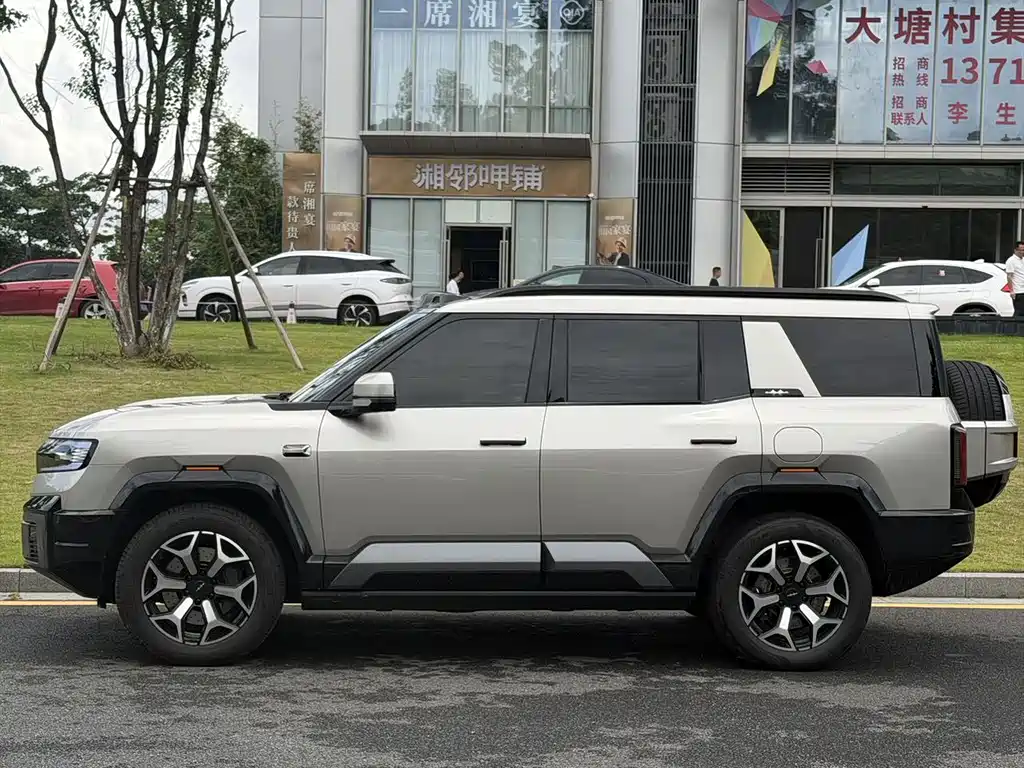 Fang Cheng Bao Leopard 8 2025
