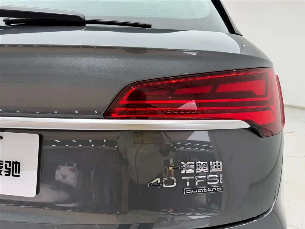 Audi Q5L 2023 — фото 10