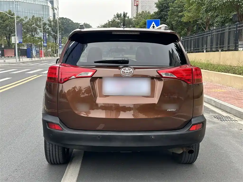 Toyota RAV4 2014 — фото 24