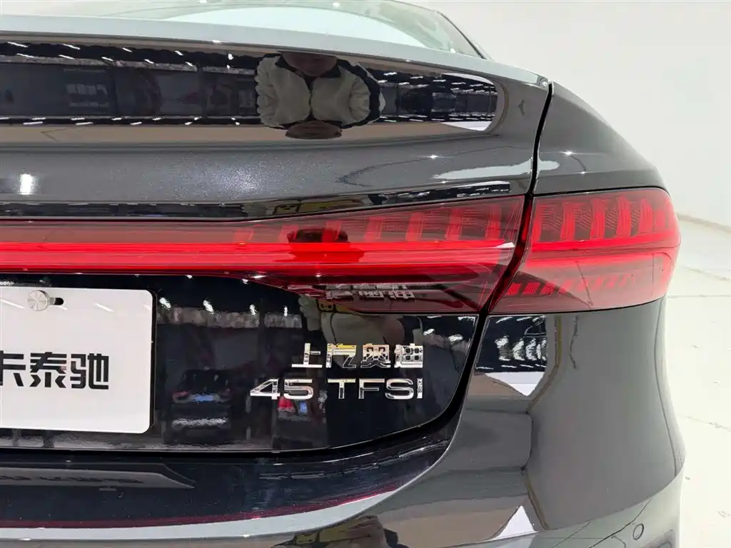 Audi A7L 2024 — фото 10