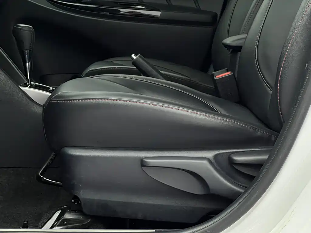 Toyota Yaris L 2023 — фото 20